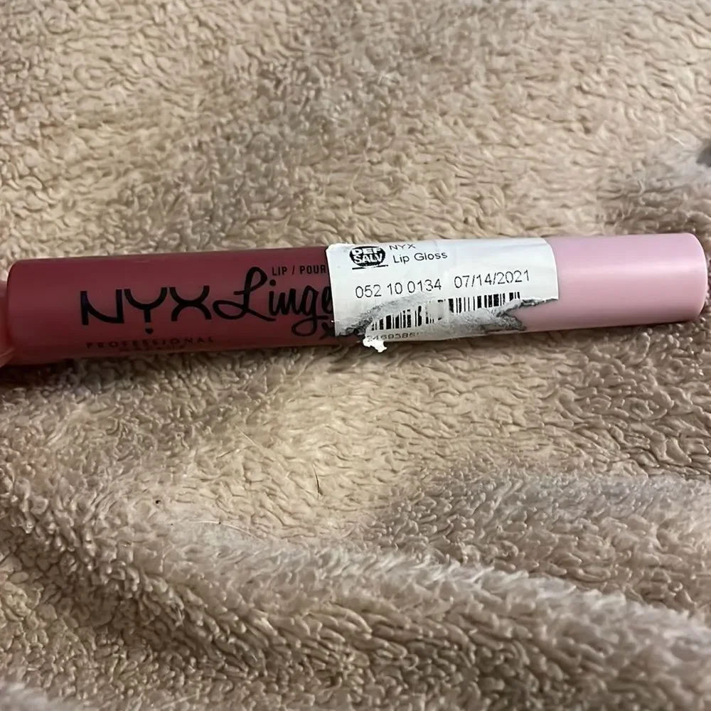 ✨NYX Lingerie XXL Matte Liquid Lipstick - Unlaced, NIP